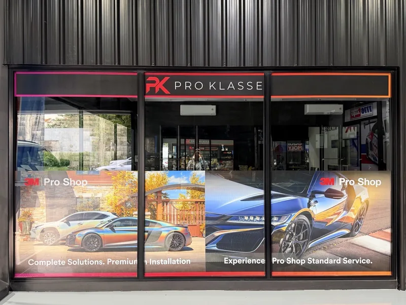 หน้าร้าน PK Pro Klasse กระจกติดฟิล์มพร้อมป้าย 3M Pro Shop